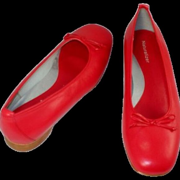 Women’s Naturalizer Comfort Loafers – Classic Slip-On Style - Retail $69 - Picture 1 of 3